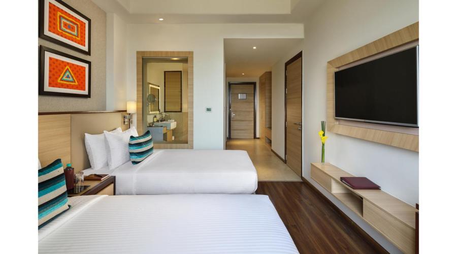 Sandal Suites By Lemon Tree Hotels Noida Exterior photo